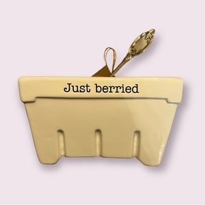 Mudpie NWT “just berries” fruit ceramic basket with spoon